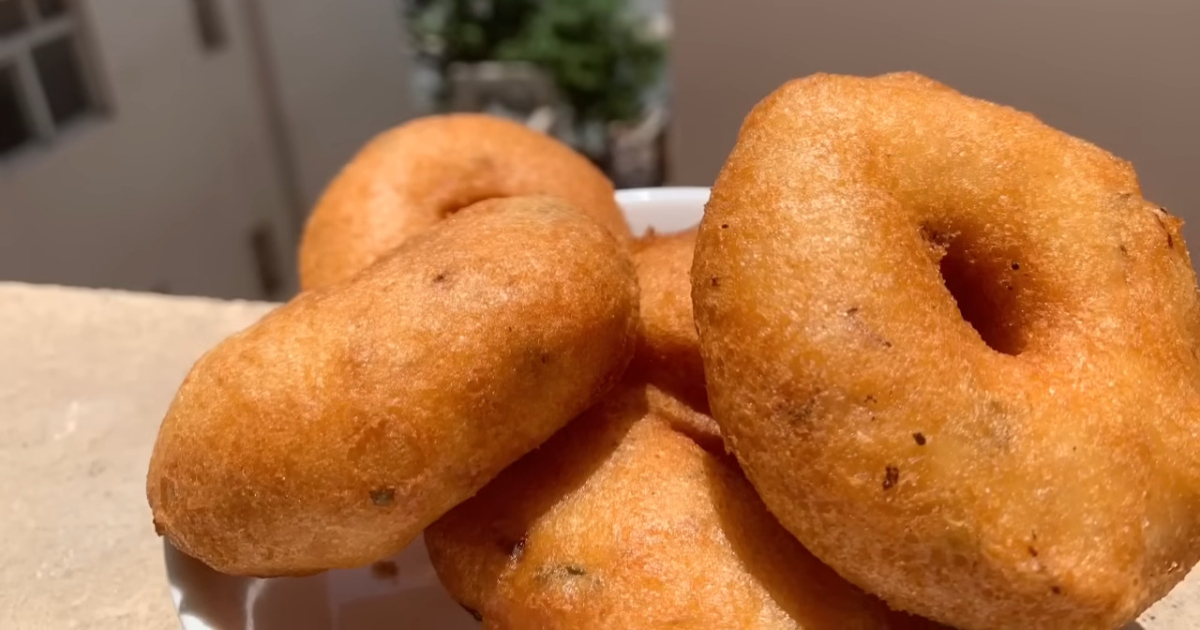 Kerala Style Crispy Uzhunnuvada