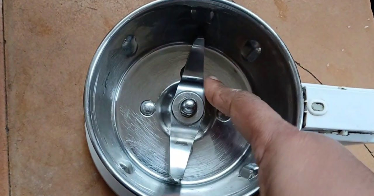 Tips To Get Rid Of Smell From Mixie Jar